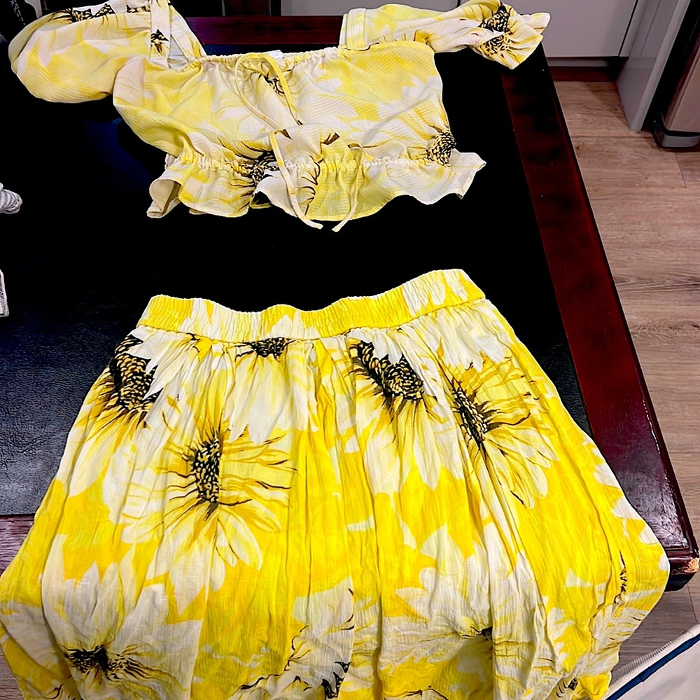 Spring Crop Top/Flow Skirt! 🌼